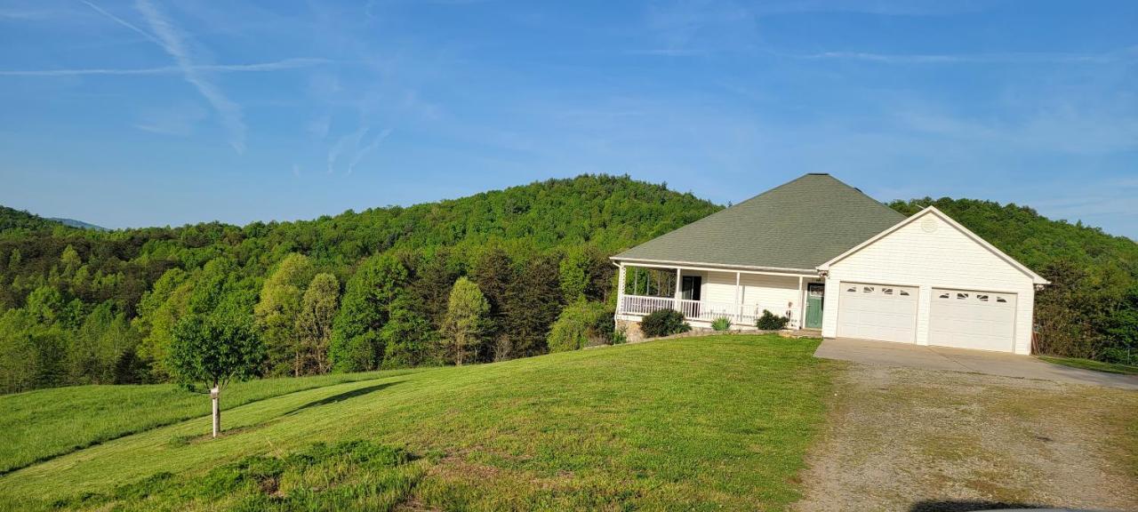 הוילה לנור Mountain Retreat House To Relax And Enjoy מראה חיצוני תמונה